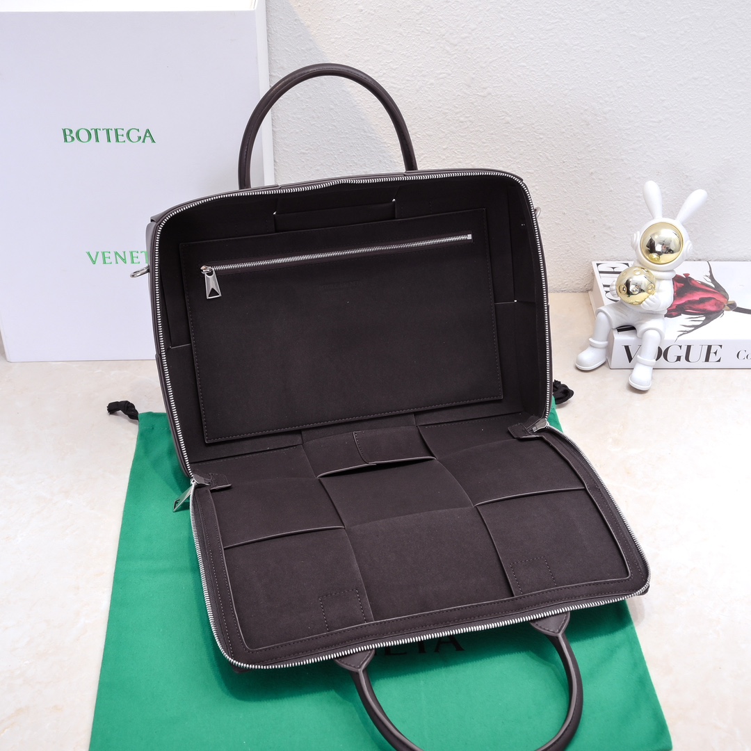 Mens Bottega Veneta Briefcases